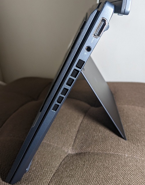 ZenBook Duo(UX8406MA)のプライバシーフィルム装着後